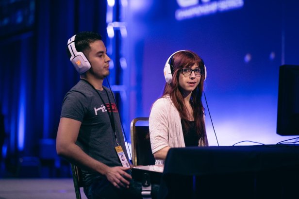 leah-gllty-hayes-competing-in-umvc3-at-evo-2014